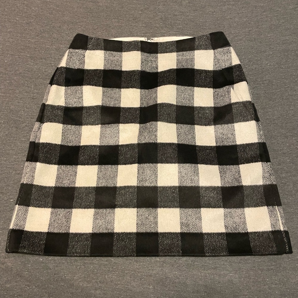 Checkered Black/Cream colored Loft Skirt size 2 (with pockets!!)